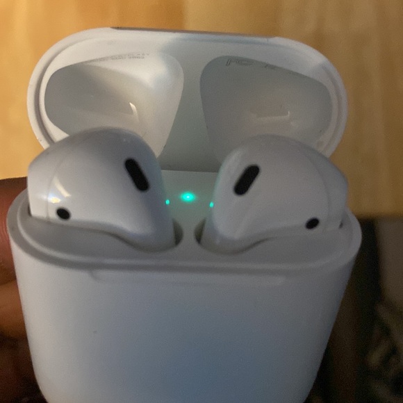 Apple AirPods - Picture 4 of 4